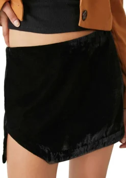 Annalise Velvet Mini Skirt in Black